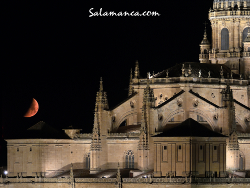 Salamanca escondiendo la luna